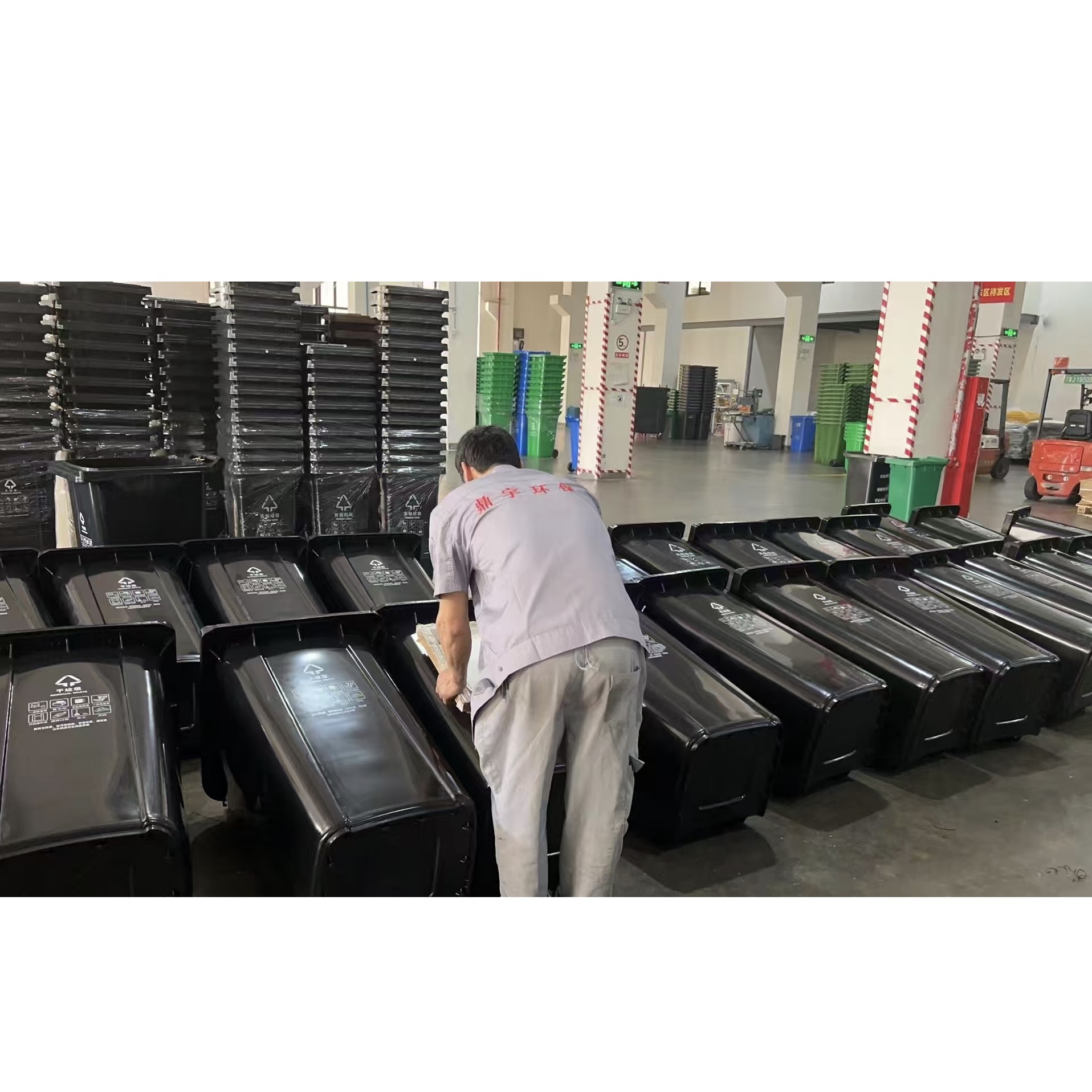青島垃圾桶批發(fā)廠家直銷
